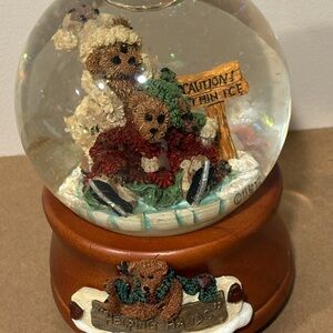 Boyd’s Bears Snow Globe Helping Hands Music Box #2705 Skater’s Waltz